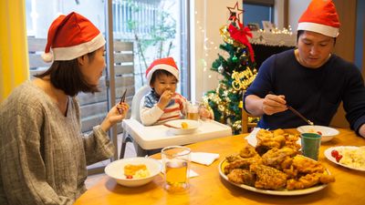 6 Cheap Holiday Traditions You Can Bring Back To Save Big