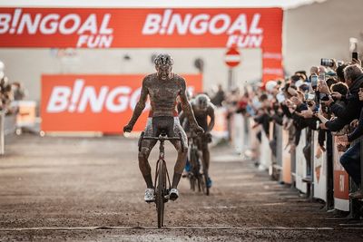 UCI Cyclo-cross World Cup Terralba: Michael Vanthourenhout outsprints Joris Nieuwenhuis and Laurens Sweeck to win first World Cup of the season