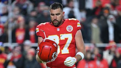 Travis Kelce Became the Saddest Meme After Dropped Pass in Chiefs’ Loss to Texans