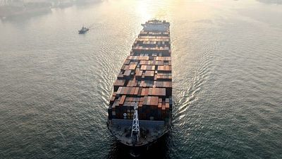 China's exports grow 5.9% in November, while US shipments drop 29%
