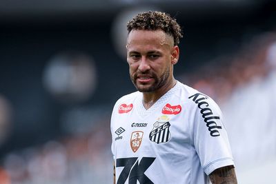 Neymar to undergo knee surgery after helping boyhood club Santos avoid relegation