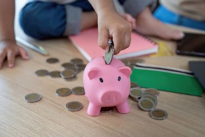 10 Things Parents Do That Accidentally Raise Financially Irresponsible Kids