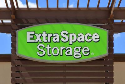 Extra Space Storage Stock: Is EXR Underperforming the Real Estate Sector?