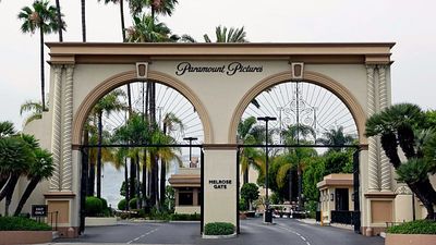 Paramount goes hostile in bid for Warner Bros, challenging Netflix