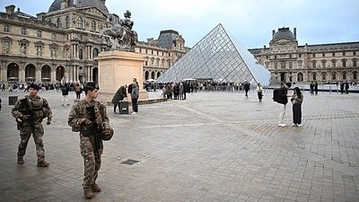 Louvre workers announce strike over work conditions and security after €88m heist