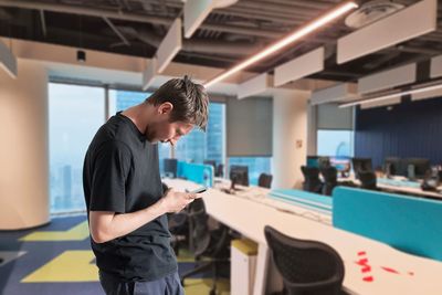 How Posture Changes First Impressions Instantly