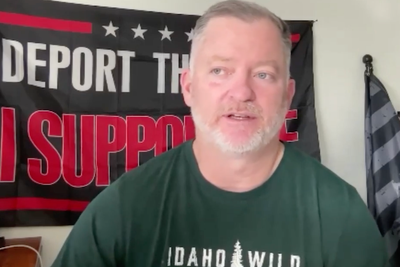 Bar owner offering free drinks to customers who help ICE says he’s getting death threats