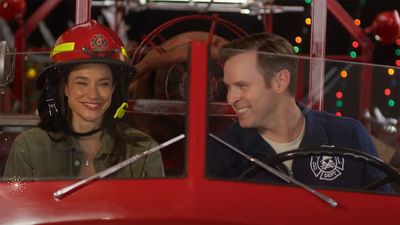I Didn’t See That When Calls The Heart Cameo Coming In Hallmark’s New Holiday Movie, But I Was A Big Thumbs Up