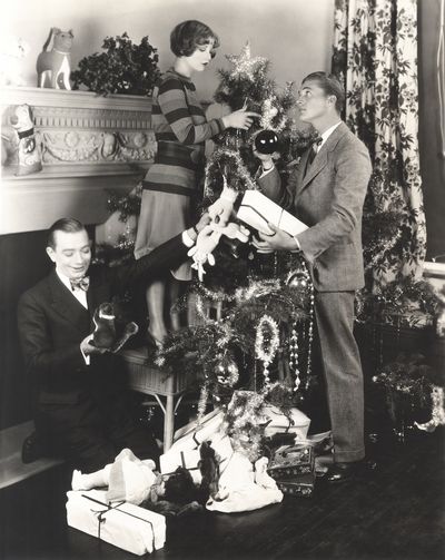 10 Christmas Traditions That Have Faded Away in America