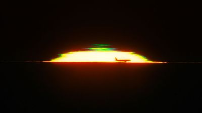 A green flash at sunset | Space photo of the day for Dec. 8, 2025
