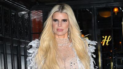 Jessica Simpson’s Gothic-Inspired Entryway Showcases Moody Wallpaper, Crystal Glow, and a Surprisingly Inviting Whimsigoth Aesthetic