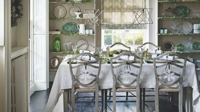 6 Simple Tricks Pros Use to Make Your Christmas Table Look Stunning and Feel Festive – for Maximum Impact