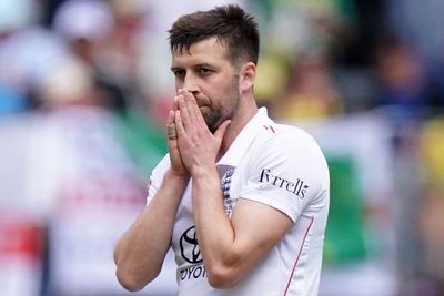Mark Wood suffers series-ending injury as England’s hopes of Ashes comeback hit