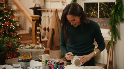 Meghan Markle Denies Stealing £1,400 Dress But Journalist Claims Duchess Has 'Sticky Fingers' History