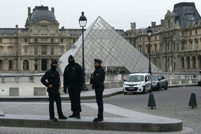 Louvre Shutdown In The Horizon? Security Failures, Poor Working Conditions Force Museum Into Crisis Mode