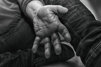 Why Do Your Hands Shake? Hand Tremors, Shaking Hands Causes & Tremor Symptoms Explained