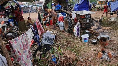 Families flee to shelters near Cambodia-Thailand border amid clashes