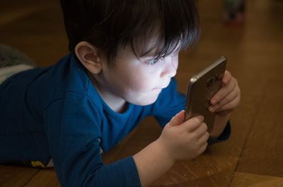 Screen Time Mental Health: Understanding Digital Brain Changes in Kids vs. Adults