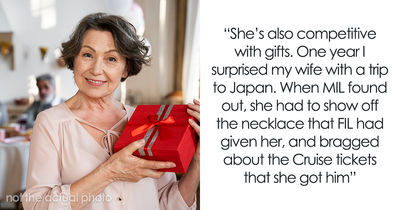 Grandma Turns Every Christmas Into A Weird Competition With Santa, Fam Blocks Her Gifts For Good