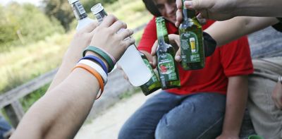 Exposure to neighborhood violence leads some Denver teens to use tobacco and alcohol earlier, new study shows