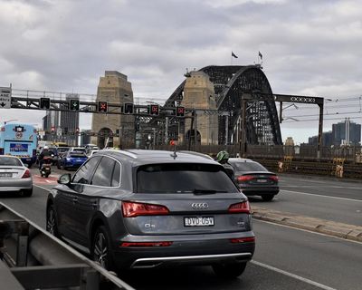 NSW government accused of breaking election promise as it confirms two-way tolling on Sydney Harbour Bridge
