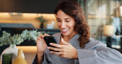 6 Smartphone Settings Seniors Should Turn Off Immediately for Privacy