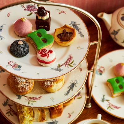 Head to Soho Hotel for SIX the Musical's Tudor-Inspired Afternoon Tea