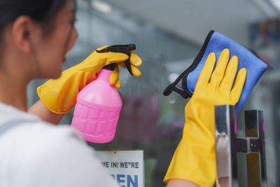 8 Household Cleaning Products Linked to Lung Issues in Older Adults
