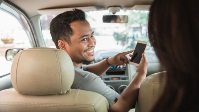 Fastest Side Hustles To Start After a Layoff (That Actually Pay Weekly)