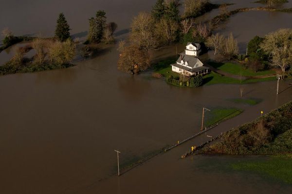 Heavy rain in US Pacific north-west brings fears of further flooding