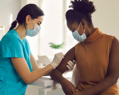 Health experts criticise NHS chief’s remarks that people with flu symptoms ‘must wear face masks’