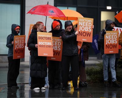 Wes Streeting improves offer to resident doctors in England in attempt to stop strikes