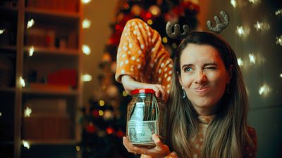 6 Reasons You’ll Be Glad You Cut Back This Holiday Season, From a Money Pro