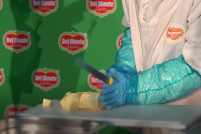 Factory worker sets world record as the fastest person to peel and slice a pineapple