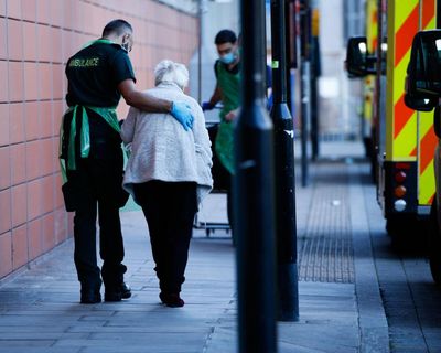 Starmer says resident doctors would be irresponsible to strike in face of flu crisis