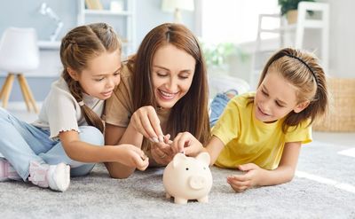 How to Use Kids’ Holiday Gift Money to Start a Savings Habit Before They Spend