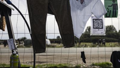 French aid groups complain of harassment by British anti-immigration vigilantes