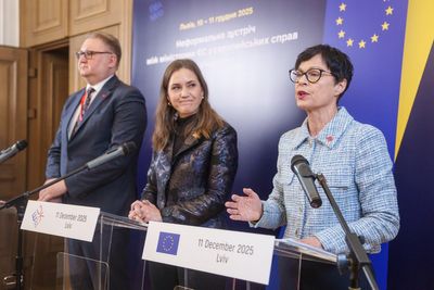 EU pushes Ukraine membership bid forward despite Hungary's objections