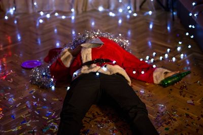 Experts share tips on staying sober(ish) this holiday season