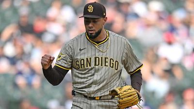 Braves Poach Robert Suarez From Padres, Sign Closer to Three-Year Deal