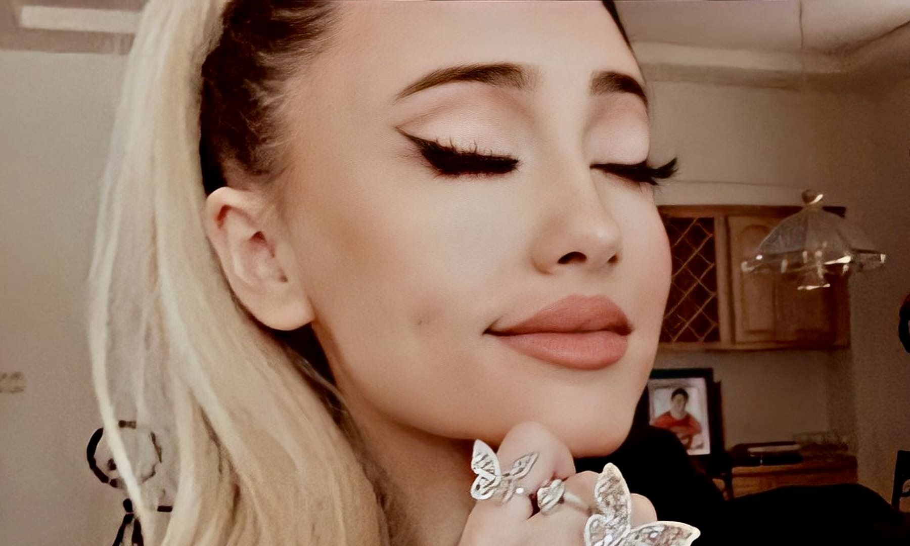 10 Photos of Paige Niemann: 'Bizarre' Ariana Grande…