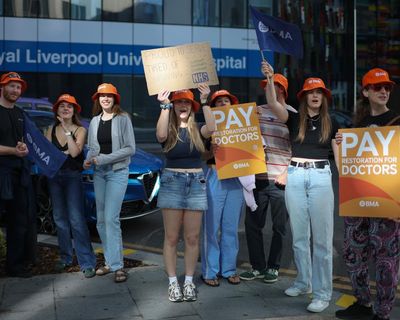 Strikes could collapse flu-hit NHS amid worst crisis since Covid, says Streeting