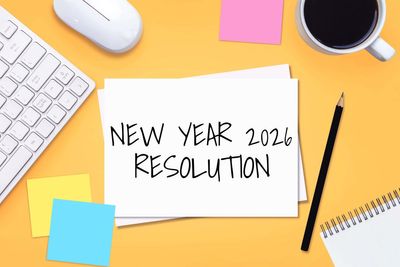 11 New Year’s resolutions family experts want parents to make