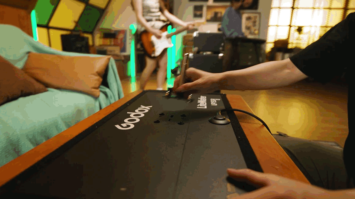 This light panel is less than an inch thick, yet it’s twice as bright as competing LEDs. The new Godox LiteWafer is a multi-color, modular, and portable LED panel