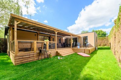 Jet2 to offer holiday packages with Eurocamp for the first time