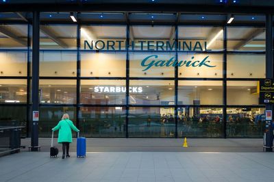 Gatwick blames jump in business rates for raising drop-off fee to £10