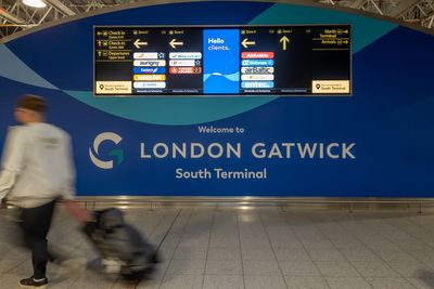 Gatwick Airport defends new £10 drop-off fee