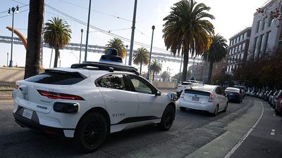 ‘My car is driving in the middle of it’: Self-driving car ignores obvious danger and drives straight into something that has viewers saying they’ll never use the service