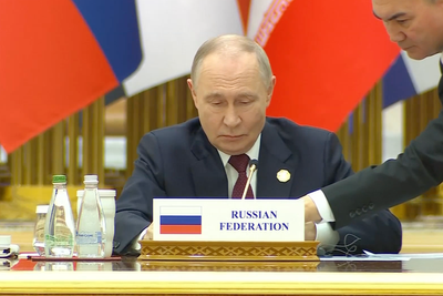 Vladimir Putin muted for 34 seconds as he gives major speech