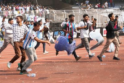 Messi's tour of India gets off to chaotic start with fans throwing bottles